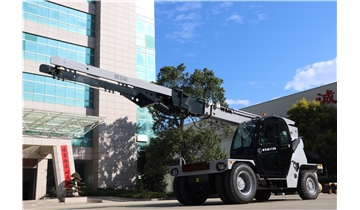 伸縮臂吊裝車廠家：如何甄選您的高空作業(yè)合作伙伴？